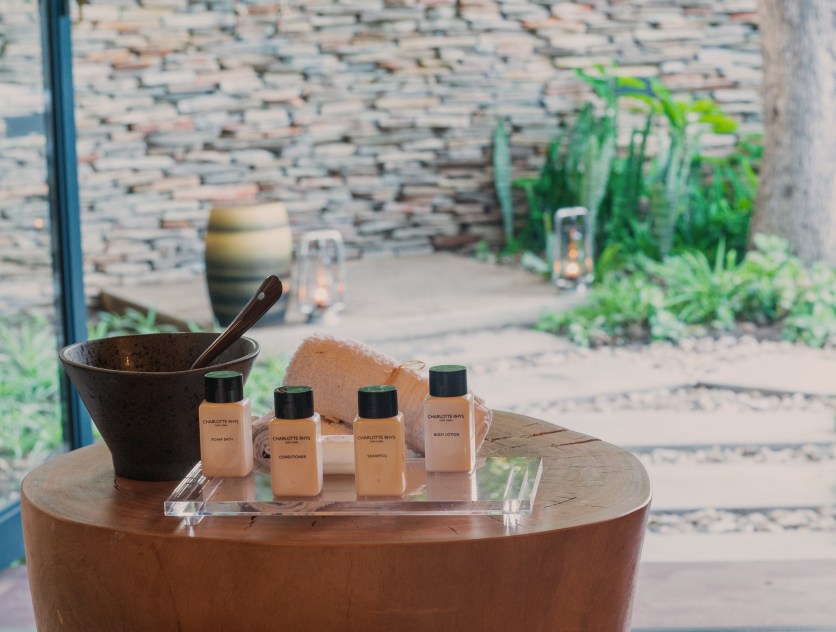 Indulge in romantic amenities at The Ivory Presidential Suite Sabi Sabi. Indulge in romantic amenities at The Ivory Presidential Suite Sabi Sabi.