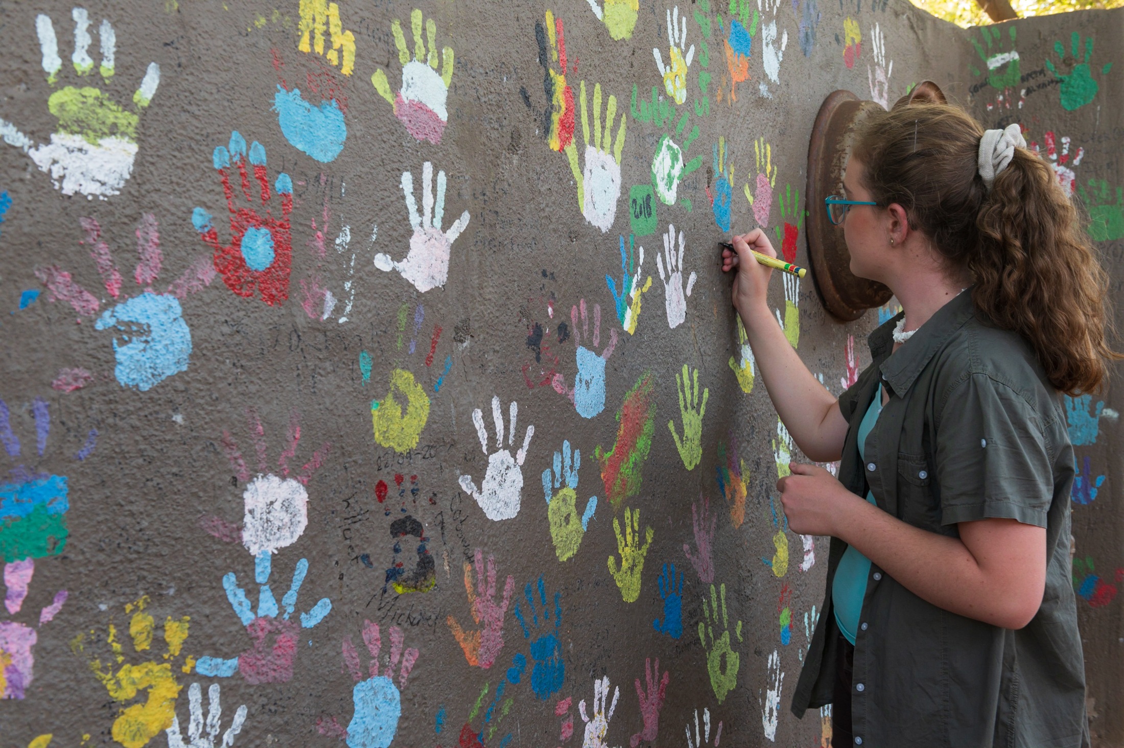 Unleash creativity with safari-themed arts and crafts at Sabi Sabi EleFun, fun for all ages. Unleash creativity with safari-themed arts and crafts at Sabi Sabi EleFun, fun for all ages.