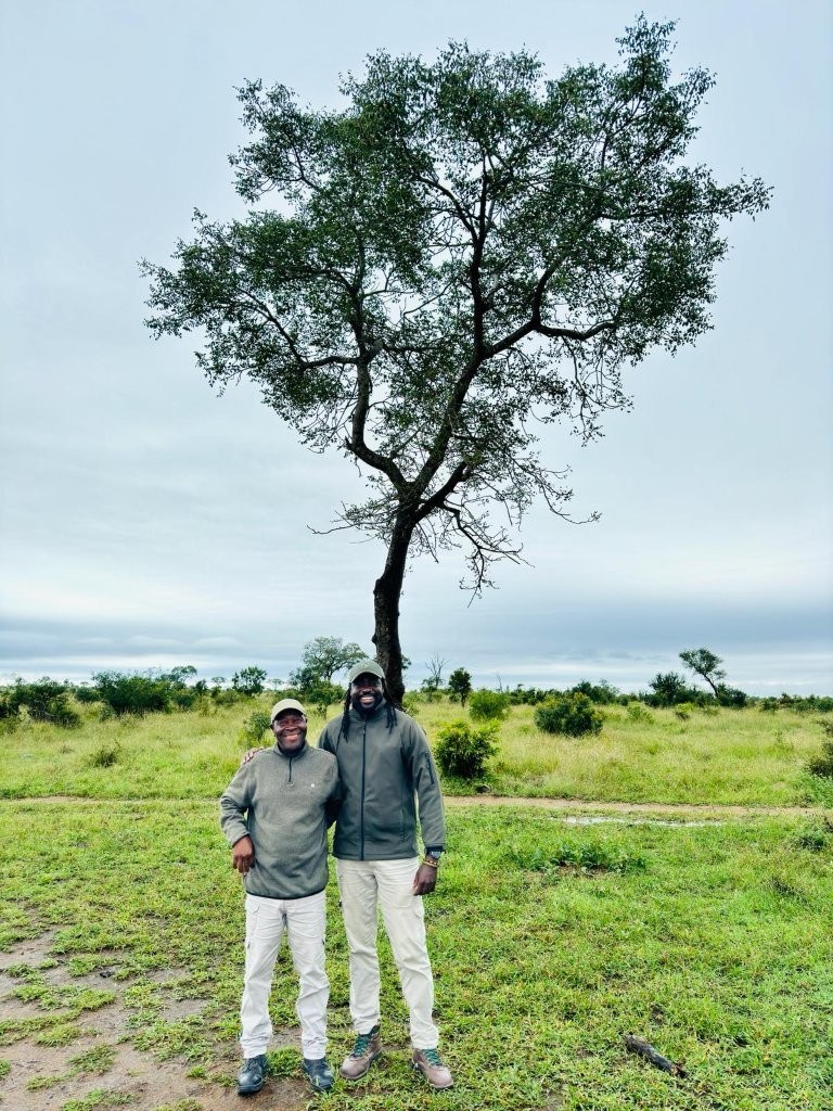 Experienced tracker Mike Ndlovu mentoring others in the bushveld.