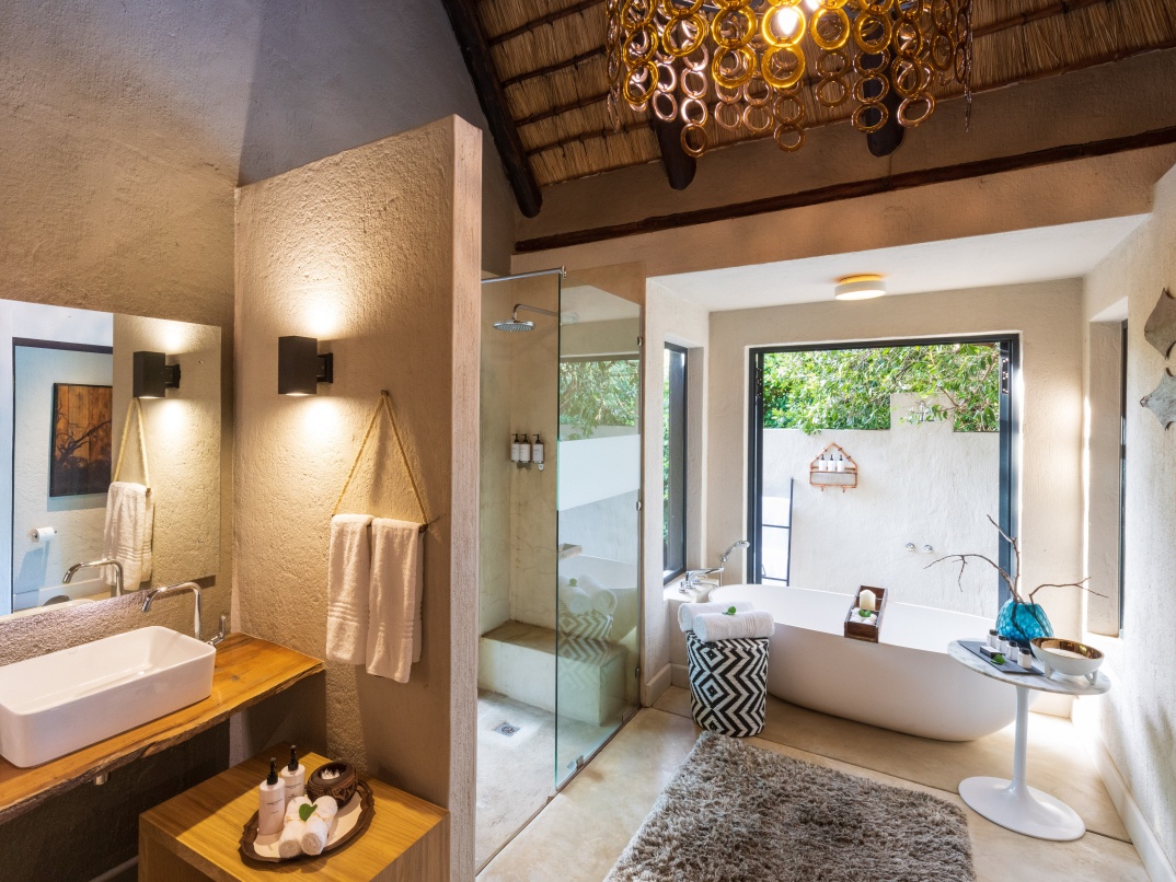 Float away while soaking in a Sabi Sabi Little Bush Camp Luxury Suite bathtub. Float away while soaking in a Sabi Sabi Little Bush Camp Luxury Suite bathtub.