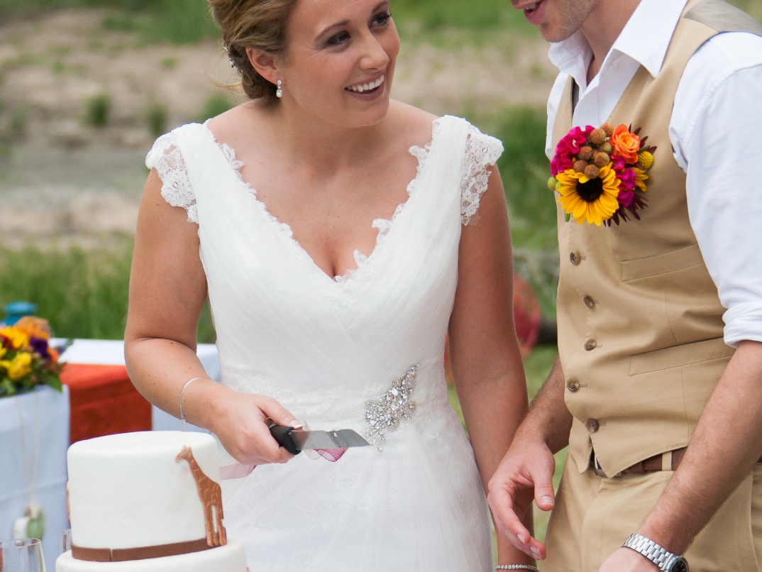 Sabi Sabi-inspired wedding cake is the perfect dessert for a safari marriage ceremony. Sabi Sabi-inspired wedding cake is the perfect dessert for a safari marriage ceremony.
