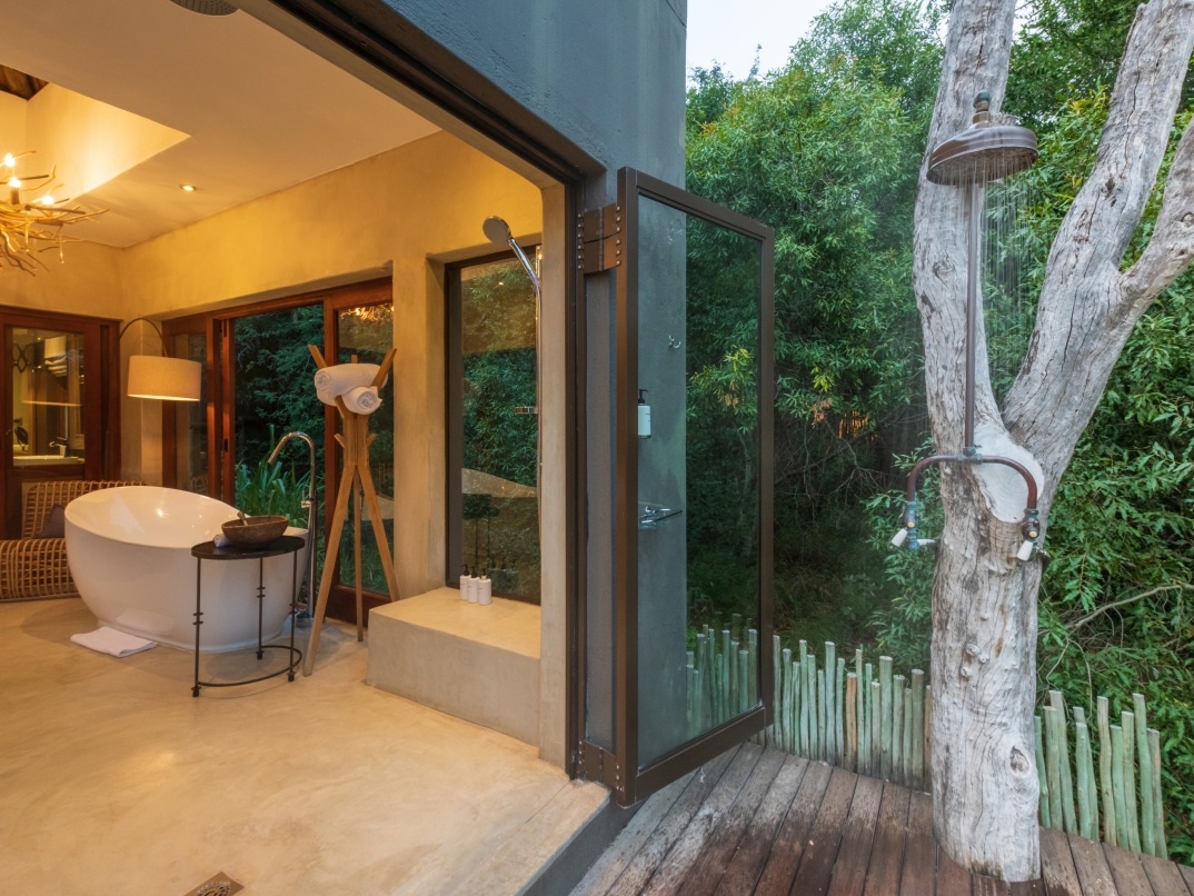 Choose between having an indoor shower or an outdoor shower and soaking up the African sun. Choose between having an indoor shower or an outdoor shower and soaking up the African sun.