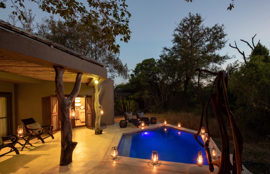 Experience luxury at the spacious Mandleve Deluxe Suite within Sabi Sabi Bush Lodge.