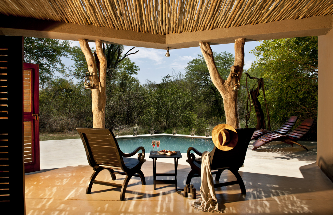 Captivating bushveld views from your private Mandleve Deluxe Suite patio. Captivating bushveld views from your private Mandleve Deluxe Suite patio.