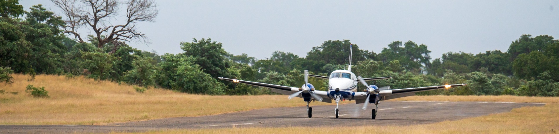 Guests in aircraft landing on Sabi Sabi airstrip to enjoy the luxurious private game reserve.