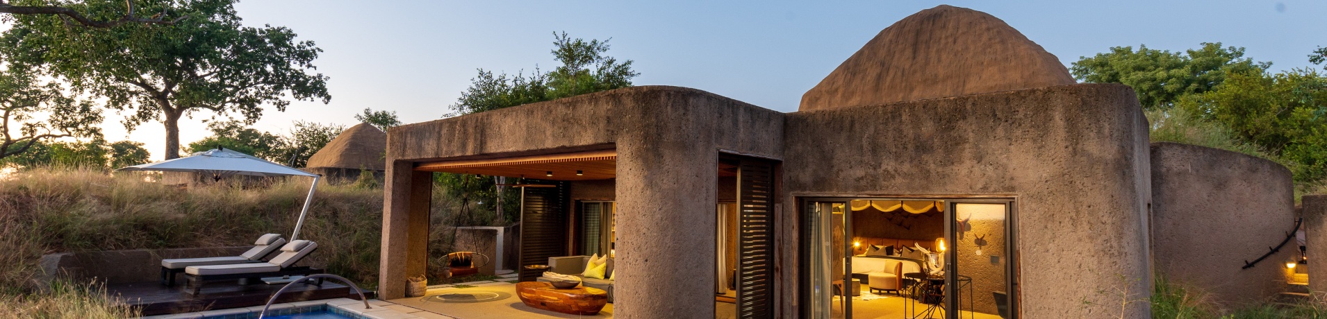 Admire awe-inspiring vistas surrounding Earth Lodge suites, where nature meets unrivalled luxury.