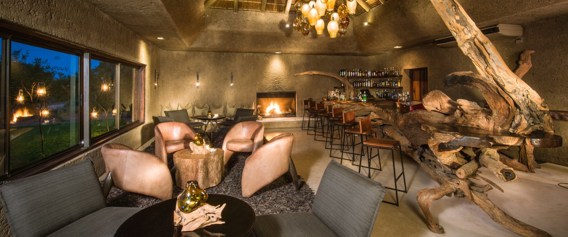 Celebrate life at the statement bar or in one of Sabi Sabi Earth Lodge's sumptuous lounges.