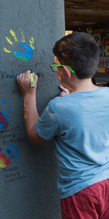 Capture precious moments with handprints on the wall at Sabi Sabi EleFun. Capture precious moments with handprints on the wall at Sabi Sabi EleFun.