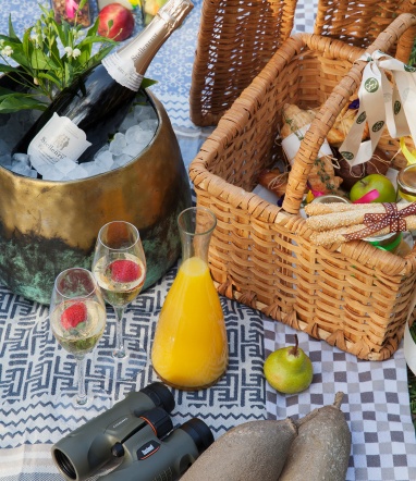 Enjoy a bush picnic at Little Bush Camp Sabi Sabi. Enjoy a bush picnic at Little Bush Camp Sabi Sabi.