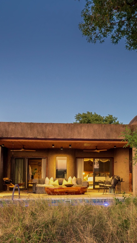 Earth Lodge epitomizes modern design aesthetics, offering a haven for beauty enthusiasts.