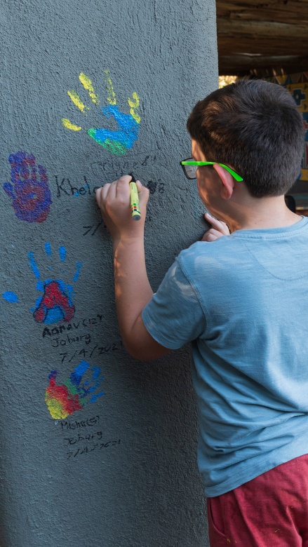 Sabi Sabi Bush Lodge Elefun Handprint Mural Sabi Sabi Bush Lodge Elefun Handprint Mural