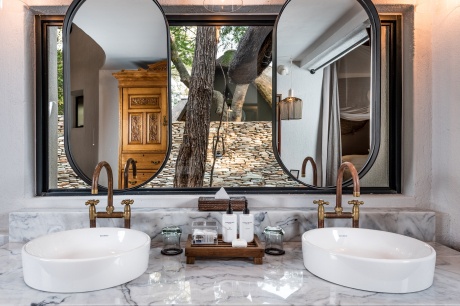 An inviting his and hers en-suite bathroom at Selati Camp. An inviting his and hers en-suite bathroom at Selati Camp.