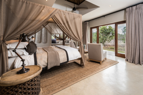 Bush Lodge   Luxury Villa Bedroom 1