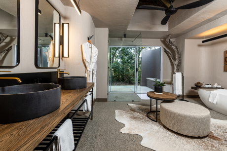 Bush Lodge Suite Bathroom 2