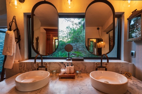 Indulge in the luxury of a his and hers bathroom in the Selati Camp Luxury Suite at Sabi Sabi. Indulge in the luxury of a his and hers bathroom in the Selati Camp Luxury Suite at Sabi Sabi.