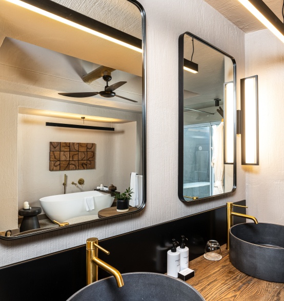 Indulge in luxury with exquisite suite bathrooms at Sabi Sabi Bush Lodge. Indulge in luxury with exquisite suite bathrooms at Sabi Sabi Bush Lodge.