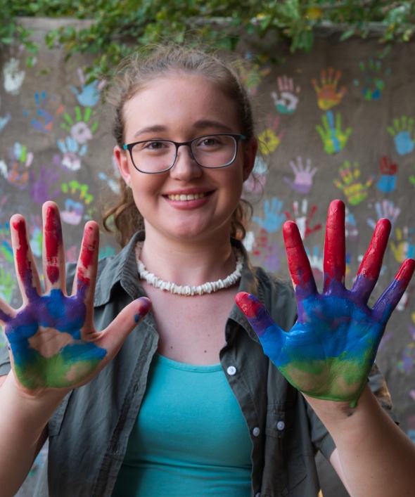 Experience joy with hand painting activities at Sabi Sabi EleFun. Experience joy with hand painting activities at Sabi Sabi EleFun.