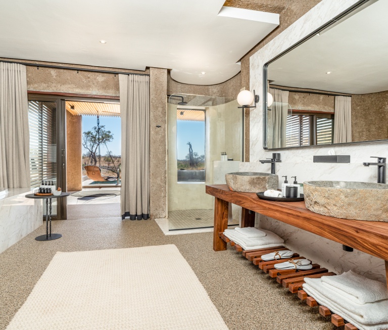 The spacious shower at Earth Lodge's Luxury Suite allows for wildlife viewing whilst showering. The spacious shower at Earth Lodge's Luxury Suite allows for wildlife viewing whilst showering.