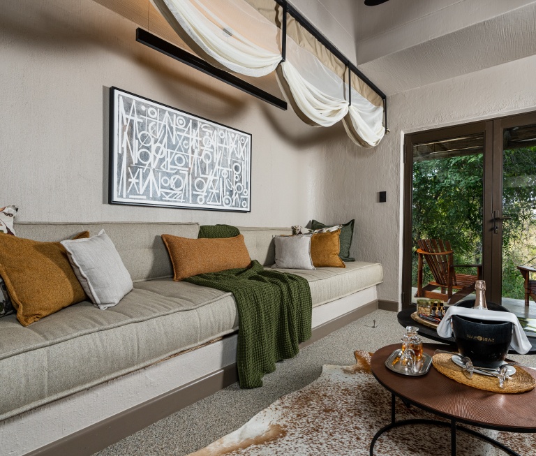 Indulge in the freedom to stretch out and unwind in the spaciousness of Sabi Sabi Bush Lodge. Indulge in the freedom to stretch out and unwind in the spaciousness of Sabi Sabi Bush Lodge.