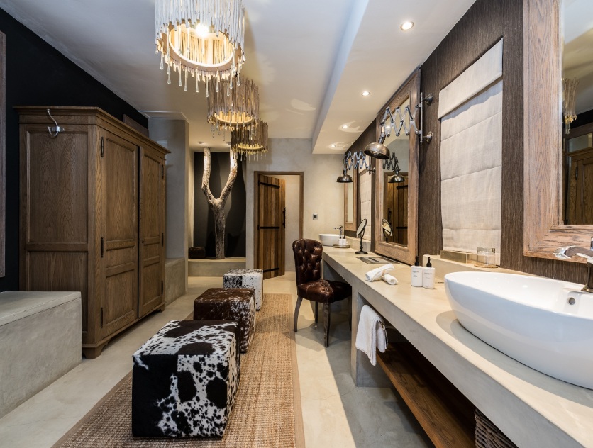 Experience the expansive dressing rooms at Sabi Sabi Bush Lodge Luxury Villas.