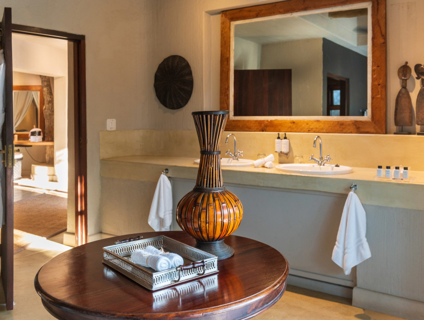 Amenities & essentials at the luxurious Mandleve Deluxe Suite. Amenities & essentials at the luxurious Mandleve Deluxe Suite.