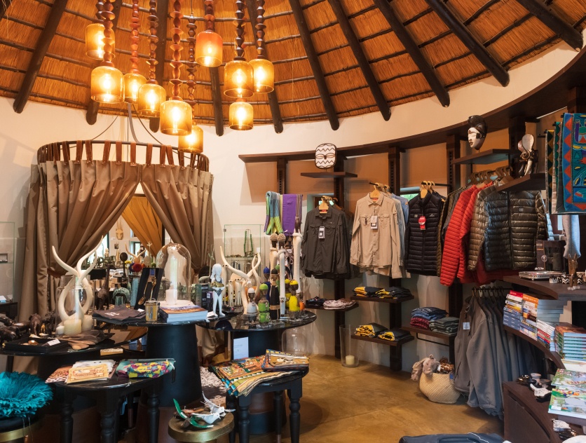 Browse curio boutiques filled with a tasteful collection of local Sabi Sabi mementos. Browse curio boutiques filled with a tasteful collection of local Sabi Sabi mementos.