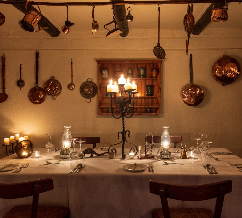 Savor the luxury of farmhouse-style dining at Sabi Sabi. Savor the luxury of farmhouse-style dining at Sabi Sabi.