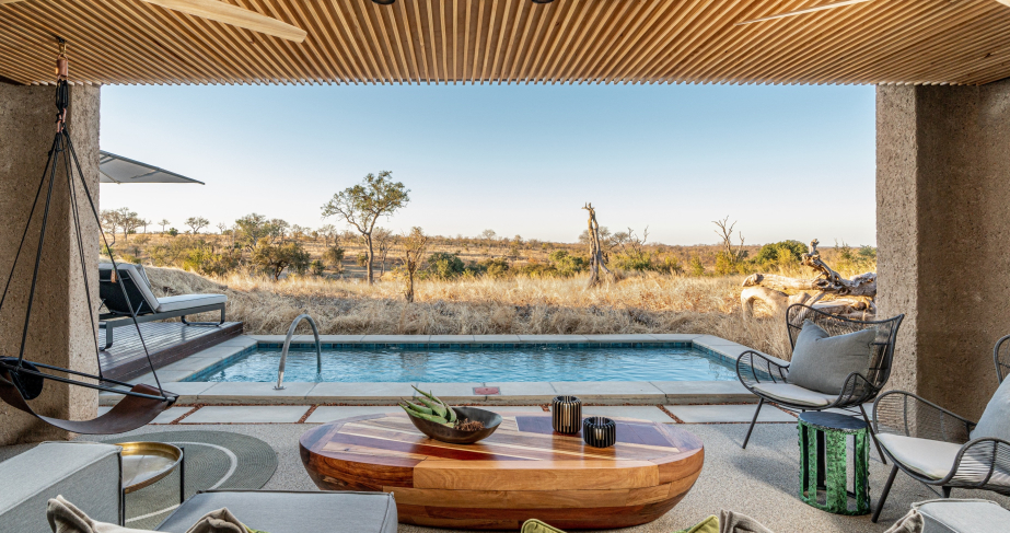 Earth Lux Suite Pool