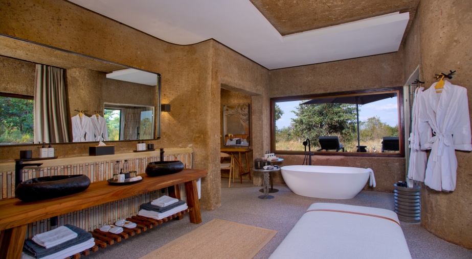 Amber Villa Main Bathroom 2