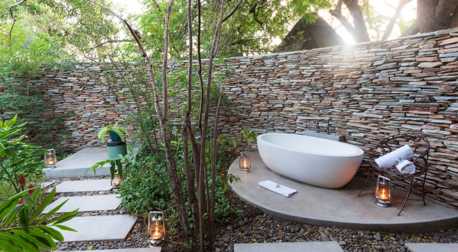 Soak away your cares in a freestanding ball-and-claw bathtub under the ancient African sky.