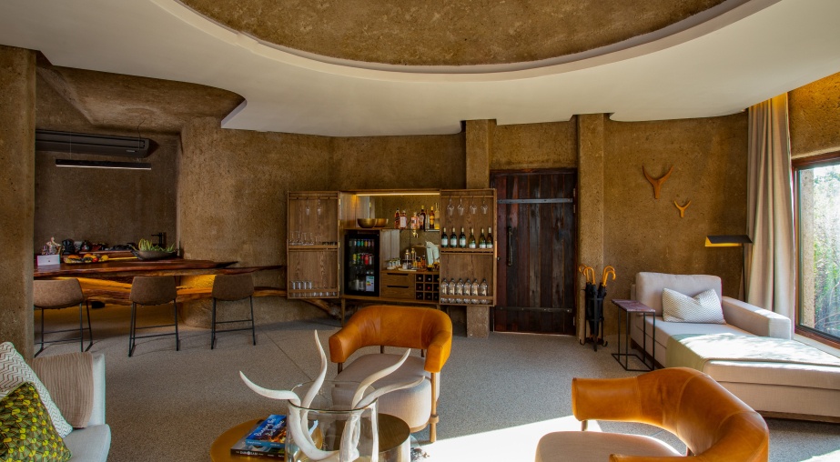 Amber Villa Lounge Area 4