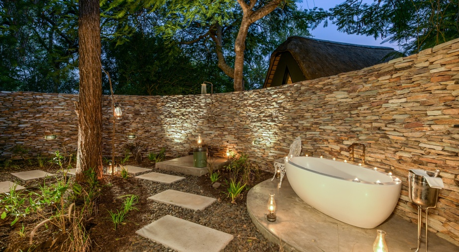 Luxurious indoor and outdoor baths and showers - Selati Camp.
