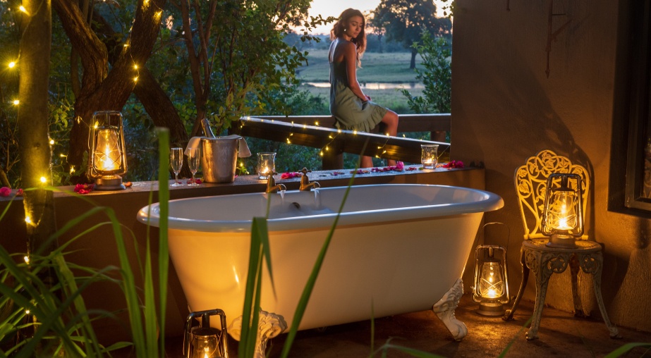 Feel the light kiss of the Sabi Sabi breeze on your skin while lingering in an outdoor bath. Feel the light kiss of the Sabi Sabi breeze on your skin while lingering in an outdoor bath.