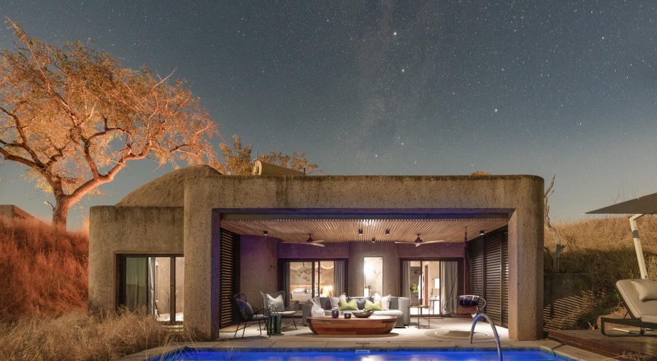 Sabi Sabi Earth Lodge Luxury Suite is a composition of relaxation, inspiration and untamed elegance.