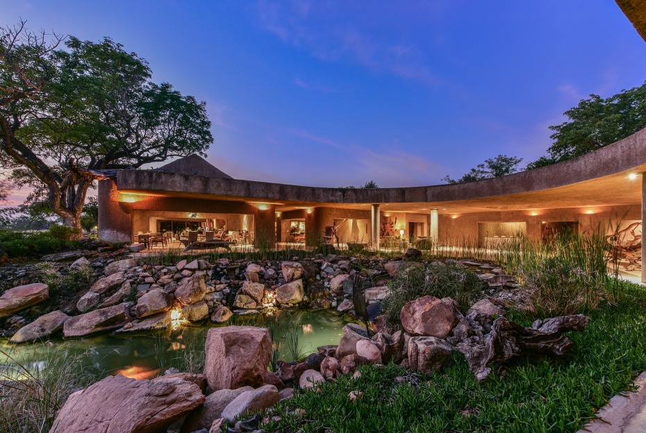 Marvel at the breathtaking beauty of Earth Lodge at Sabi Sabi, an opulent architectural testament. Marvel at the breathtaking beauty of Earth Lodge at Sabi Sabi, an opulent architectural testament.