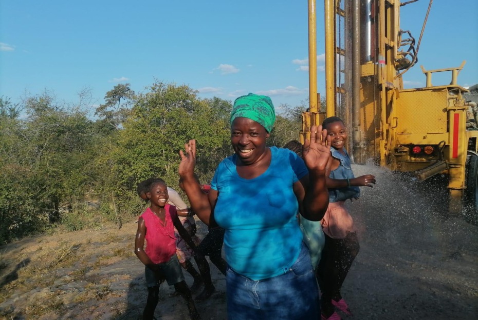 Huntington Water Programme supplies 30,000 litres of water to the community.