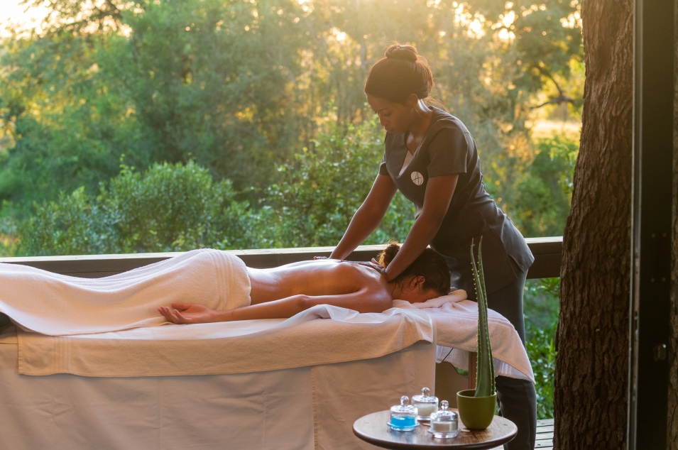 A Sabi Sabi guest indulged in a luxurious back massage that left them feeling rejuvenated.