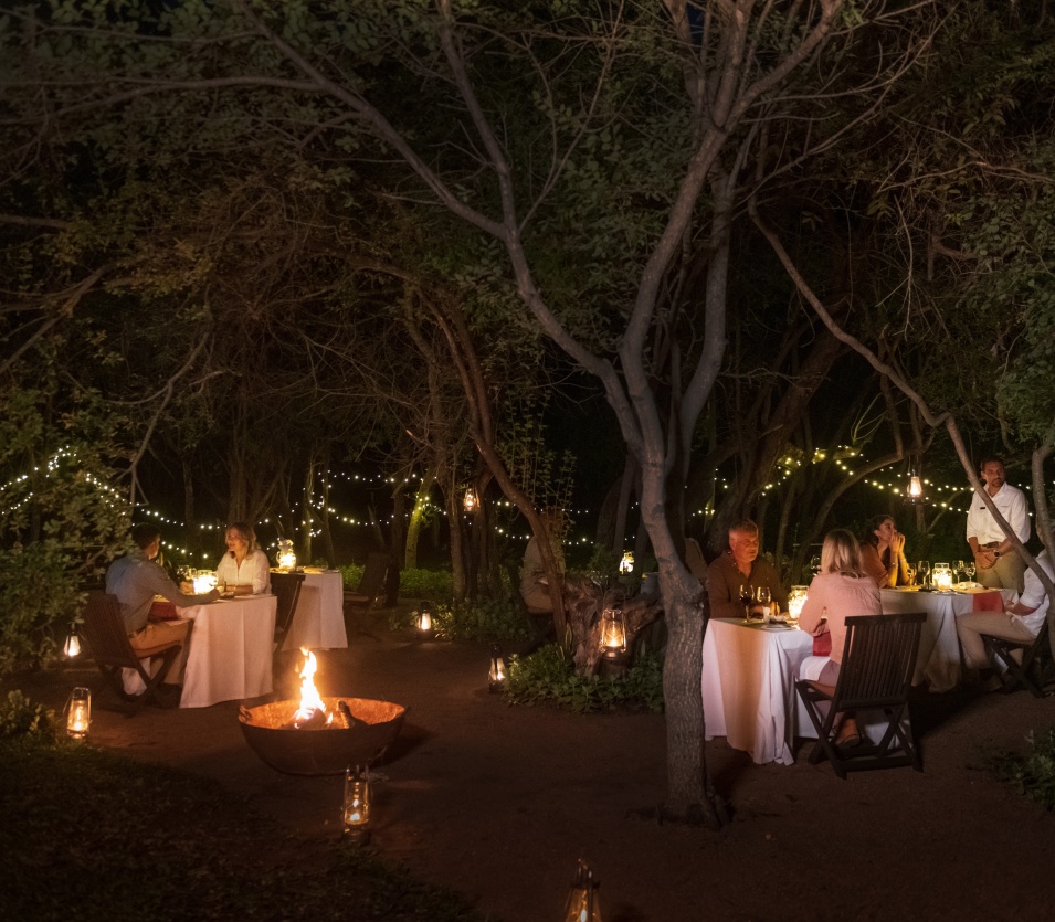 Indulge in a truly romantic dining experience at the luxurious Sabi Sabi. Indulge in a truly romantic dining experience at the luxurious Sabi Sabi.