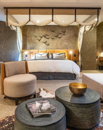 Earth Lodge Lux Suite Bedroom 1200px 444 Earth Lodge Lux Suite Bedroom 1200px 444